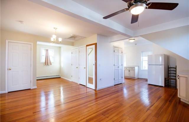 40 E Barrows Street unit: 3 photos photos