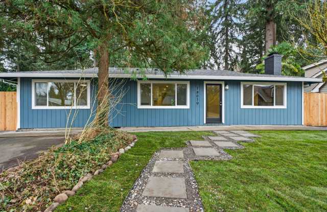 Updated 3BD Lake Oswego Home - Prime Location photos photos
