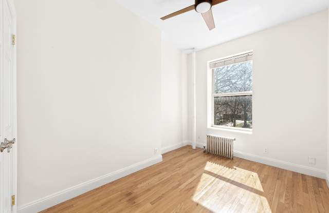 319 East 10th Street Gallery 4