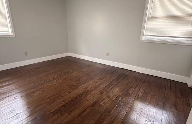 600 Middletown Avenue - 2 photos photos