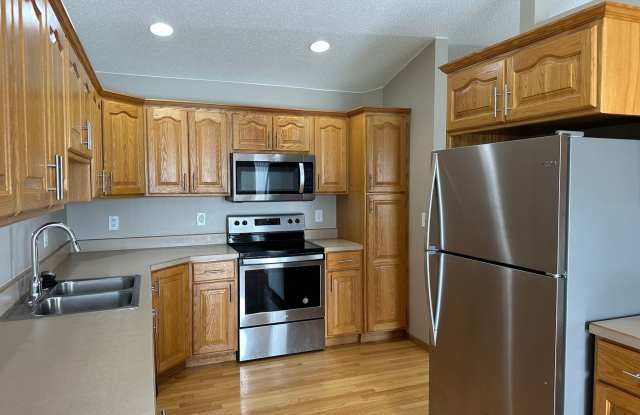 Comfortable 3-Bedroom with Garage & Fenced Yard for Rent photos photos Comfortable 3-Bedroom with Garage & Fenced Yard for Rent photos photos