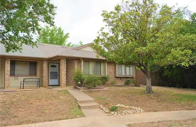 2613 Chestnut Court - 2613 Chestnut Court, Bedford, TX 76022