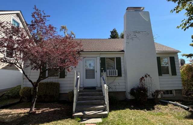 Pet friendly, Spacious 4 Bedroom, 2 Bathroom Home Gallery 1