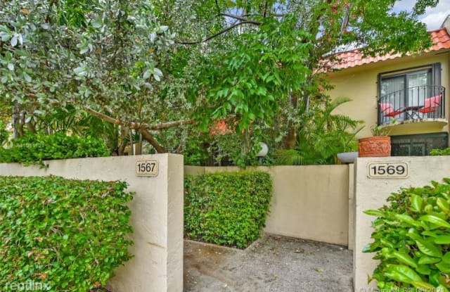 1567 NE 105th St - 1567 NE 105th St, Miami Shores, FL 33138