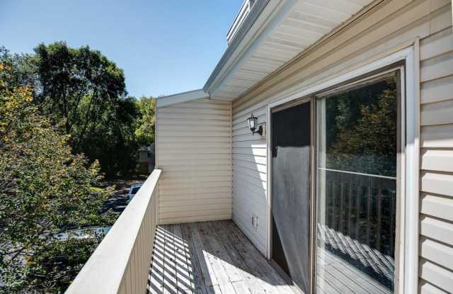 17492 Pond Cir Gallery 4