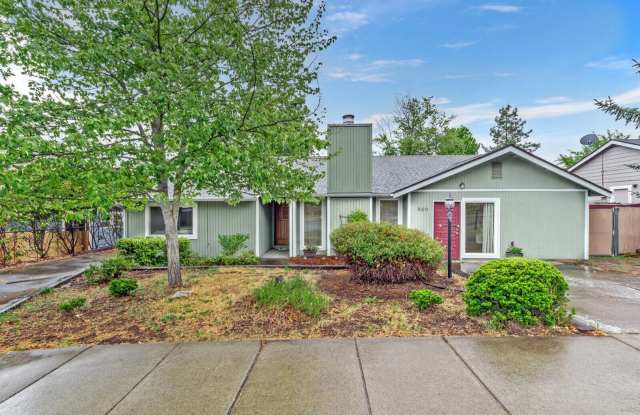 Three bed, Two bath home | Available November 1 - 950 Tolman Creek Road, Ashland, OR 97520