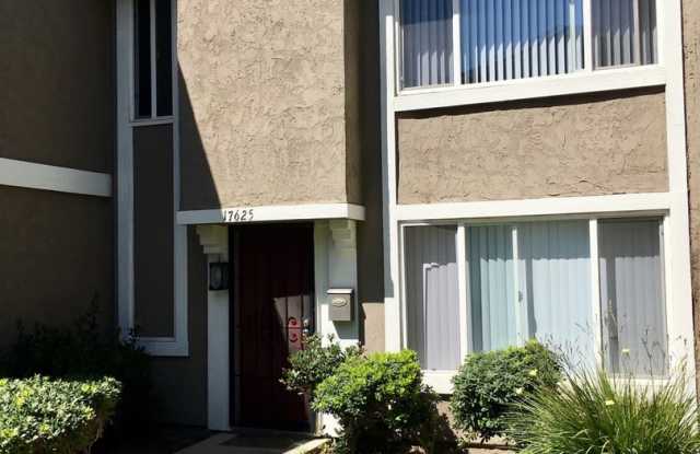 Inviting 2 bedroom / 1 bath townhouse in quiet Bayshore community photos photos