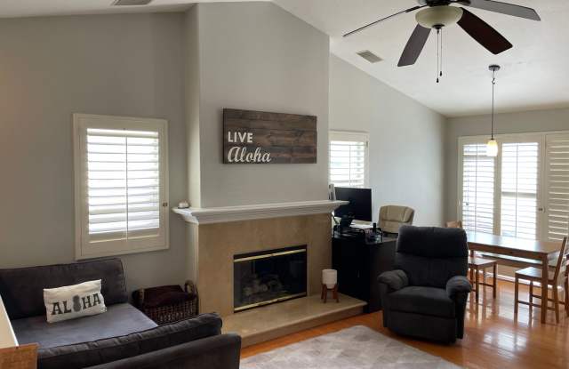 Light and Bright Two Bedroom Townhome photos photos