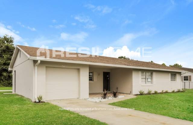 944 West Embassy Drive - 944 West Embassy Drive, Deltona, FL 32725