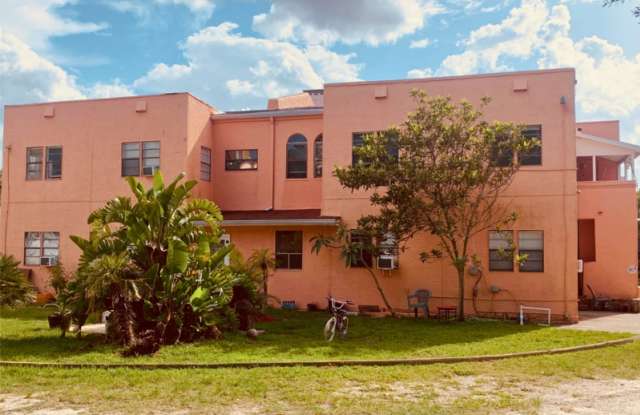 420 North Oleander Avenue - 7 photos photos
