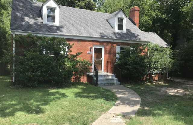 Adorable 4 bdrm/2 bath Home Located on Monument Ave. Near Willow Lawn! photos photos