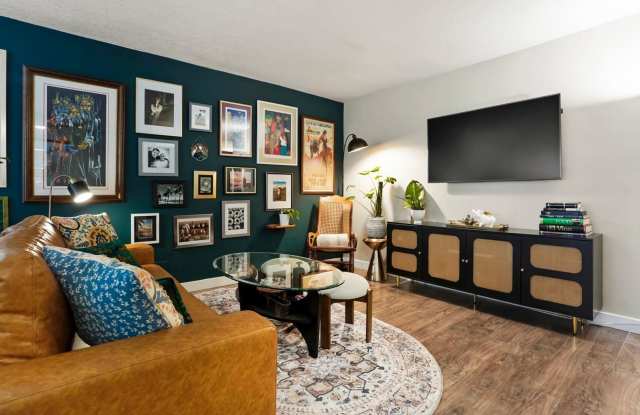 Stylish 2-Bedroom Condo in the Heart of Cherry Creek Gallery 4
