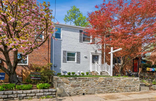 Charming 3 Bed 2.5 Bath Interior Townhome In Warwick Village - 2918 Landover Street, Alexandria, VA 22305 Charming 3 Bed 2.5 Bath Interior Townhome In Warwick Village - 2918 Landover Street, Alexandria, VA 22305