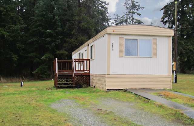 ***PENDING APPLICATION***Affordable 3BD/1BA Home plus small Den! - 3210 Whitney Drive, Island County, WA 98277