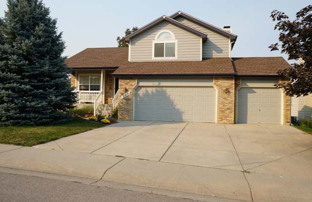 Spacious 3 bed 2.5 Bath, Split-Level Home in South Fort Collins! photos photos