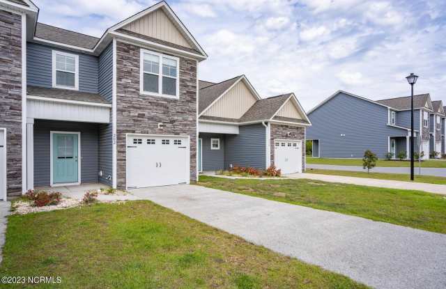 202 N Stingray Lane - 202 North Stingray Lane, Onslow County, NC 28445