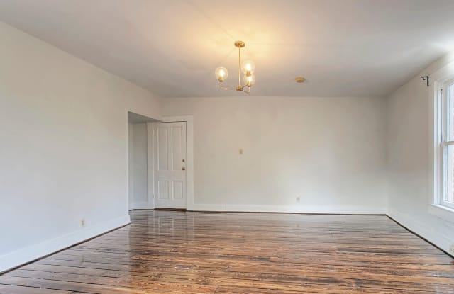 518 Greenup Street Gallery 3