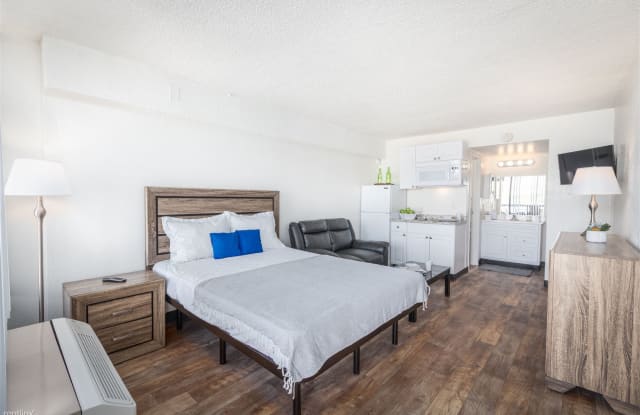 Siegel Suites - 7th Street Gallery 3