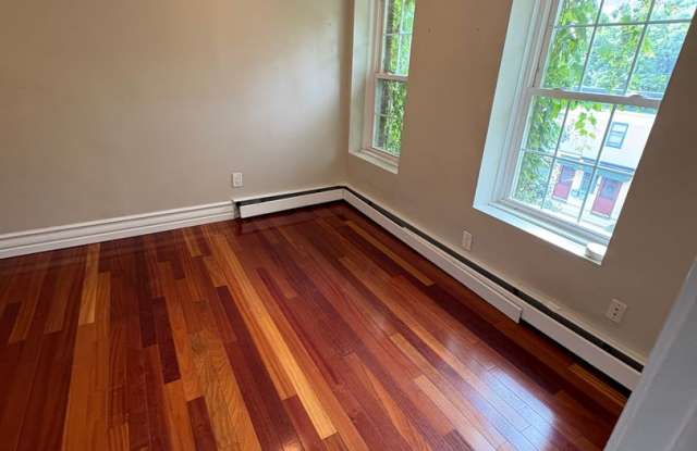 Charming 5 Bedroom Gallery 3