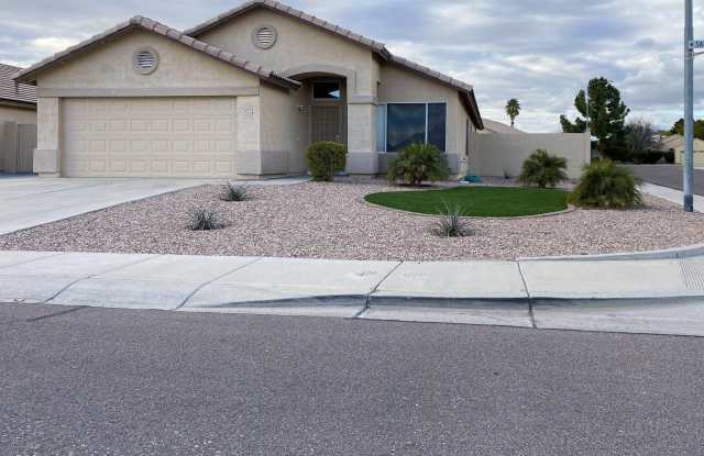 8022 W SALTER Drive Gallery 1