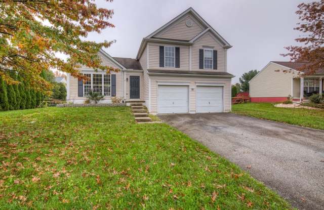 Split level in Parkside Green - Showing Friday 10/9 1PM-1:15 Gallery 1