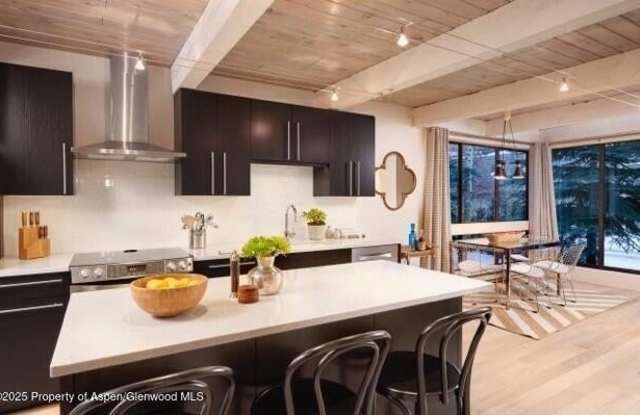 101 E Cooper unit: 202 photos photos