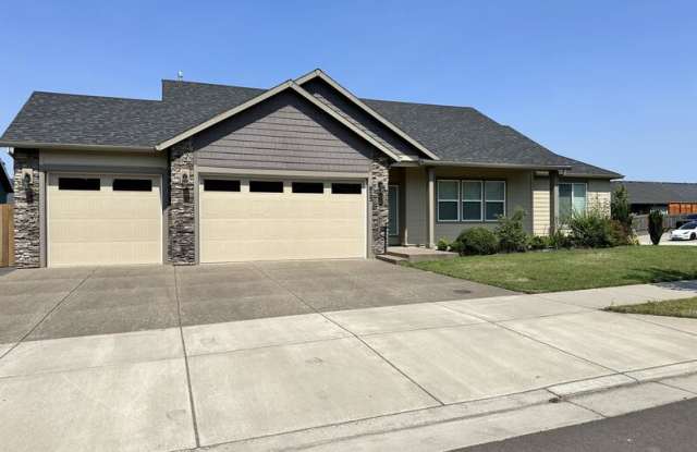 823 Riley Drive Northeast - 823 Riley Drive Northeast, Silverton, OR 97381