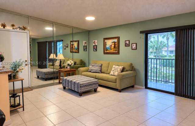 10951 W Clairmont Cir Gallery 3