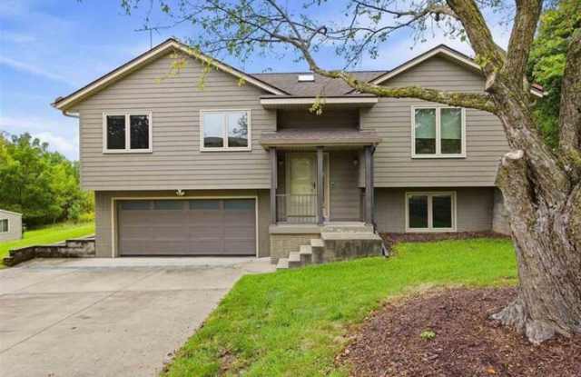1760 Lynncrest Drive Gallery 1