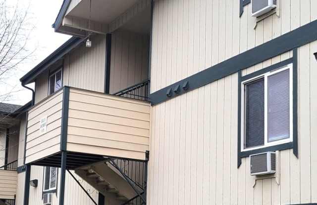 Middle (2nd) floor 660 sq ft 1-bedroom with garage - 3040 North 2nd Street, Coeur d'Alene, ID 83815