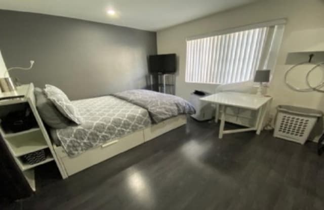 7050 S LA CIENEGA BLVD - 7050 South La Cienega Boulevard, Inglewood, CA 90302
