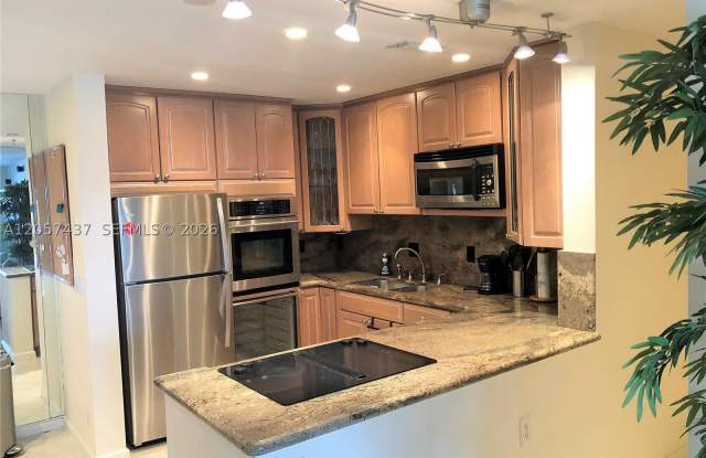6339 Bay Club Dr Gallery 1