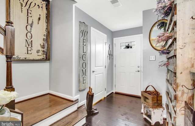 927 BRECHIN LN YORK, PA 17403 **REGENTS GLEN COMMUNITY** Gallery 4