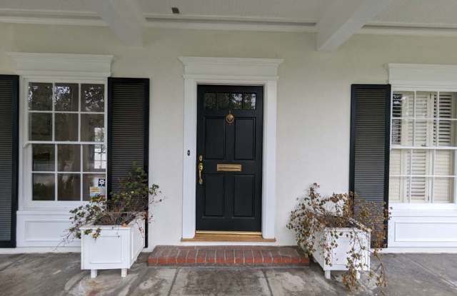 One of a Kind 3 Bed Home w/unparalleled views of the Oakmont Country Club Golf Course and Verdugo Mountains Gallery 4