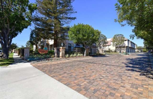 4423 Emerald Street Gallery 3