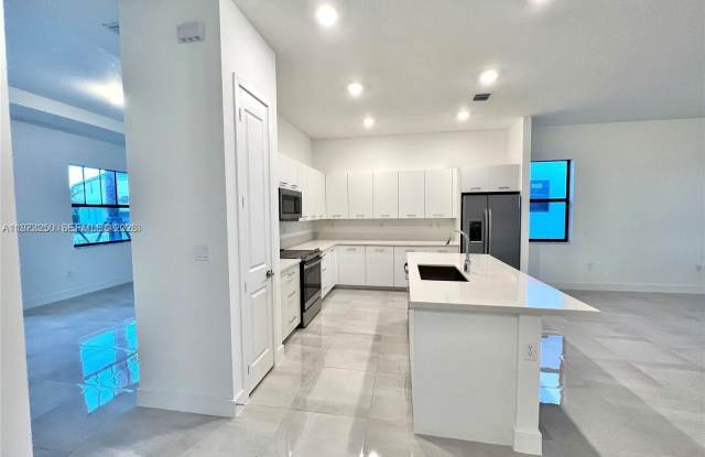 17324 SW 41st St photos photos