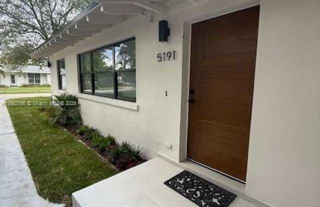 5191 SW 67th Ave photos photos