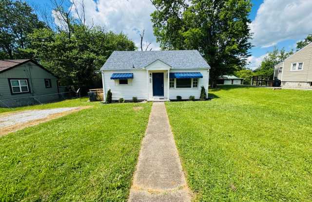 2 Bed, 1 Bath house w/ large level yard and laminate floors photos photos