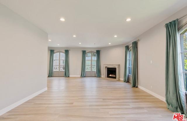 9249 Burton Way Gallery 2