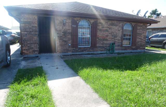 2 bedroom, 1 bath flat Gallery 1