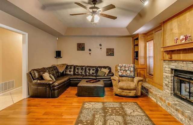 Charming 3-Bedroom Home — Spacious Corner Lot in Del City! Gallery 4