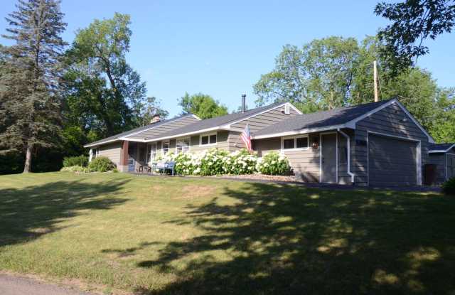 One level living in Minnetonka - 3518 Druid Lane, Minnetonka, MN 55345