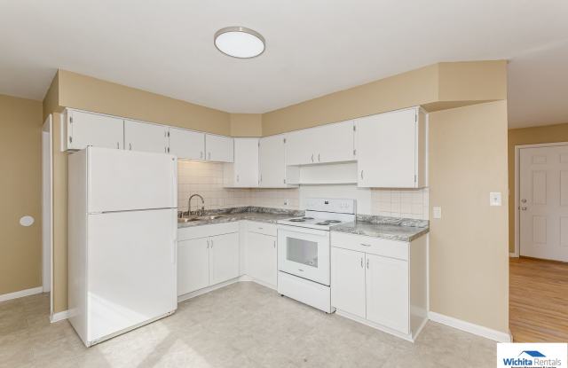 2 bedroom duplex with bonus room - 3357 West 1st Street North, Wichita, KS 67203
