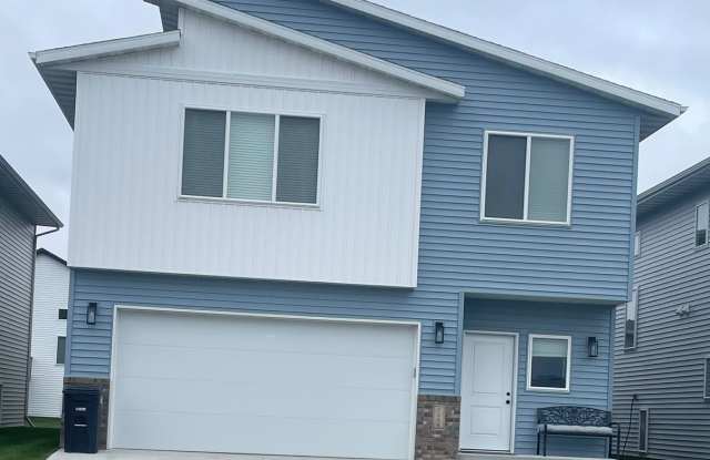4-bedroom, 3-bathroom South Fargo Single-Family Home w/ 2 Stall Garage photos photos