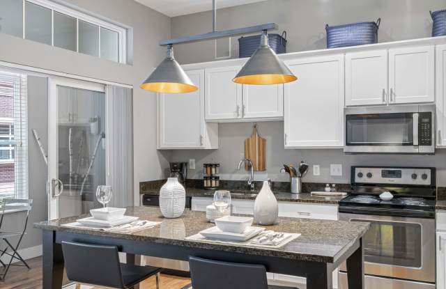 StateHouse Highline - Student Housing Gallery 2