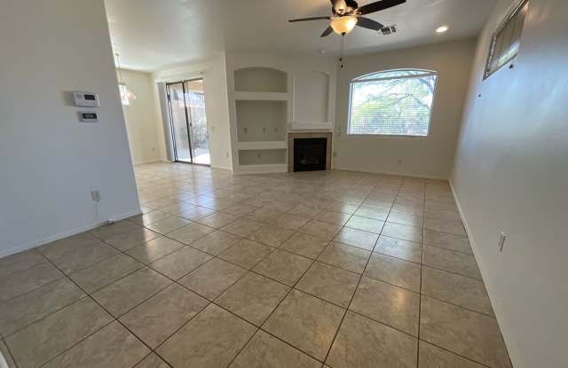 Vail School District, Large yard for your fury family members Gallery 4