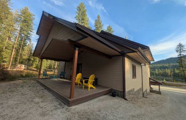 Luxury Pend Oreille River Waterfront Rental Gallery 4