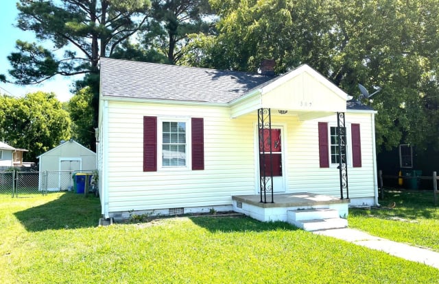 305 Stonewall Avenue - 305 Stonewall Avenue, Hopewell, VA 23860