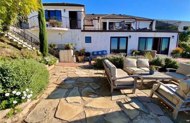 2586 Temple Hills Drive Gallery 3