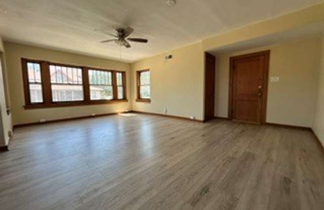 Spacious Apartment! Gallery 3